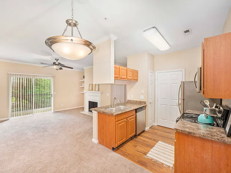 MAA Beverly Crest — Photo 14