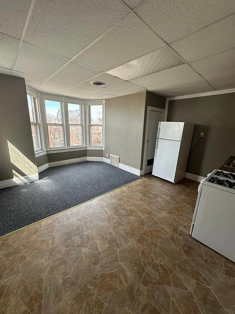 1301 Spring St — Photo 2