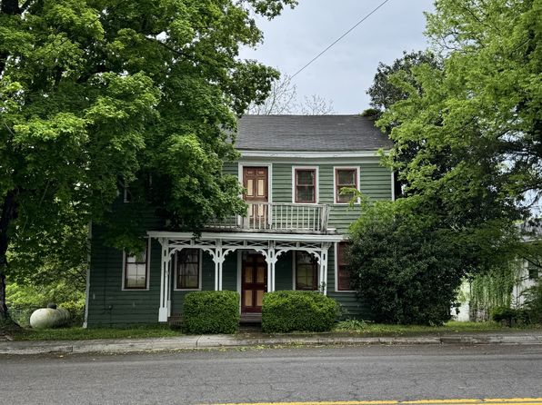 102 N Main St, Cornersville, TN 37047