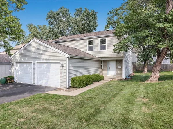 8636 W 108th Pl, Overland Park, KS 66210