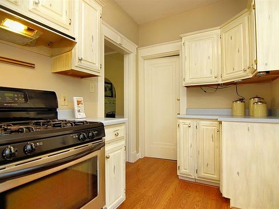 4th image of 1634 Robinson Cir