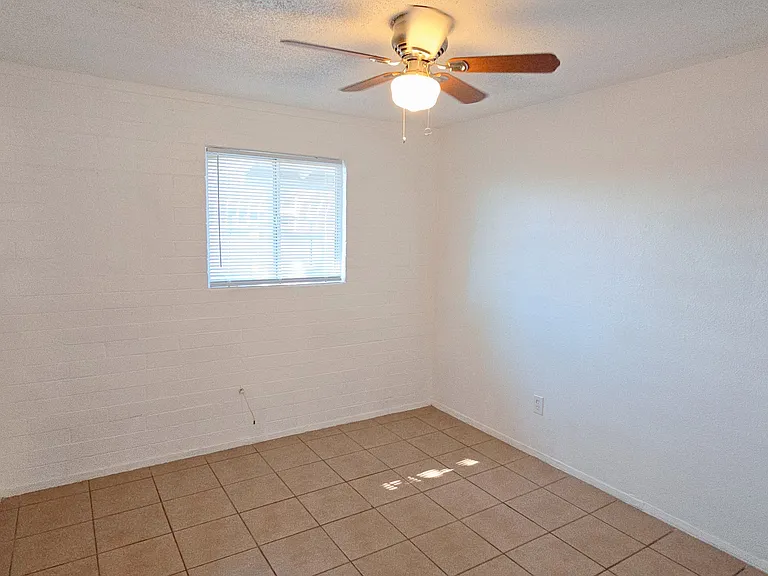 2601 E Monte Cristo Ave — Photo 9
