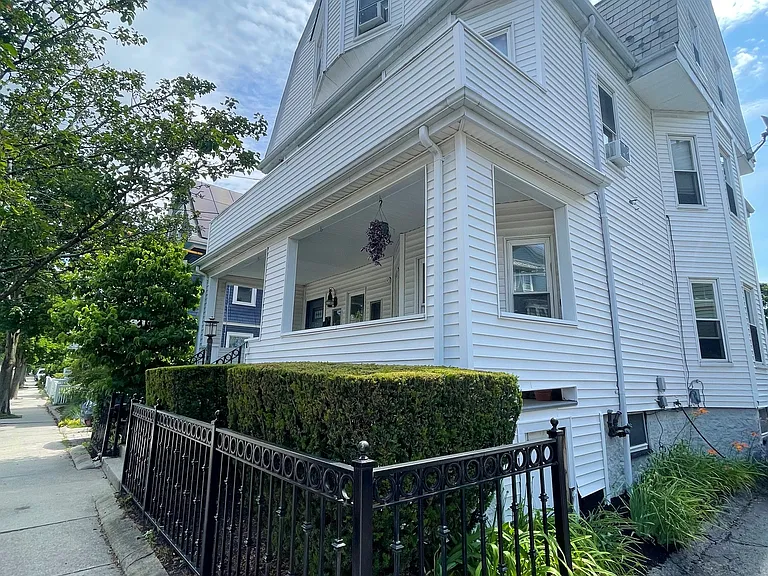 17 Irving St — Photo 1