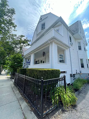 17 Irving St Photo 1