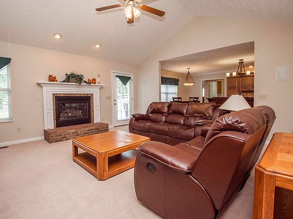 2nd image of 504 Sweet Briar Dr