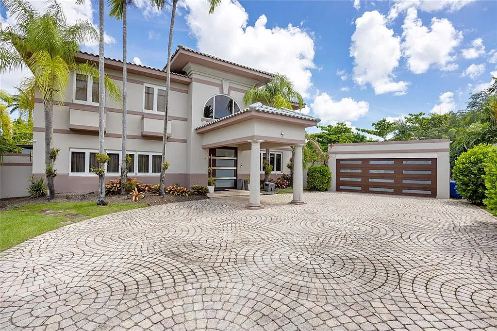5 bed, 4.5 bath, 4000 sqft, $20,000 — Photo 1