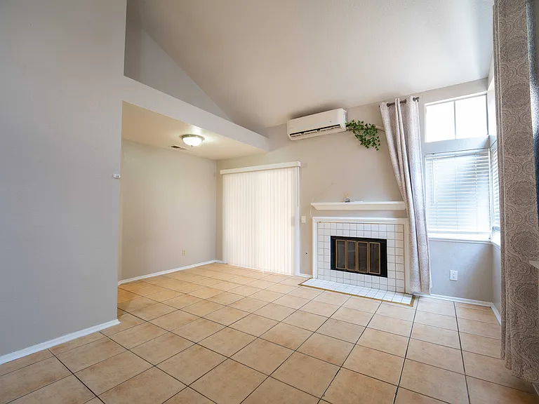 3625 Meadowlark St — Photo 7