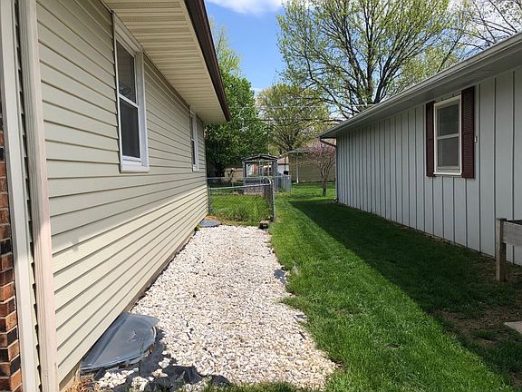 3rd image of 1713 Deringer Dr