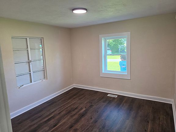 5th image of 1601 Chinquapin Grove Rd
