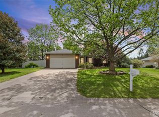 11 Cottonwood Glen Dr, Glen Carbon, IL 62034
