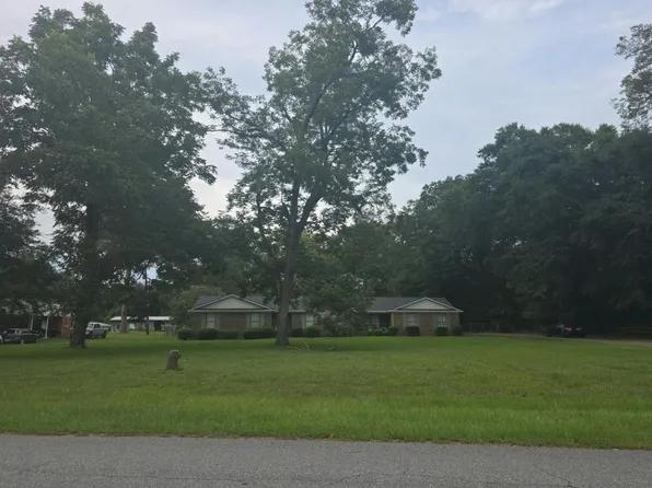 121 Redbud Rd, Albany, GA 31705