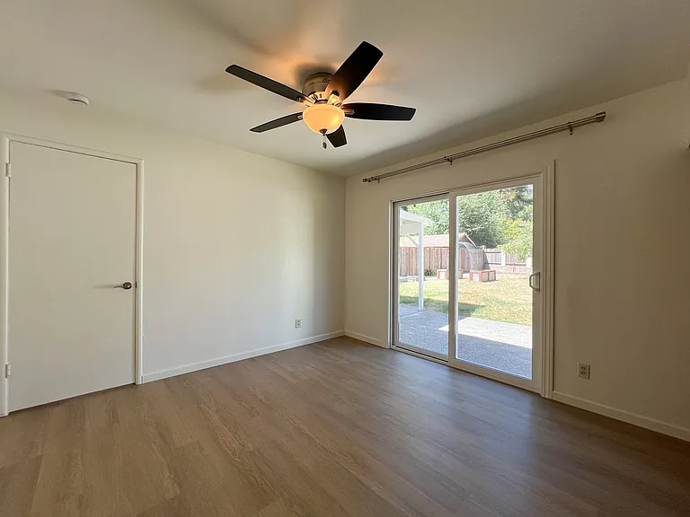 34 Queens Ct — Photo 24