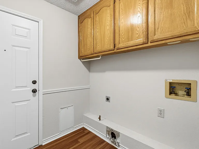 5106 Lee Hutson Ln — Photo 16