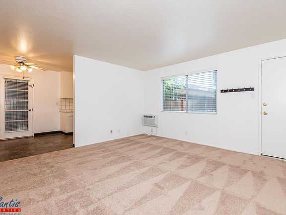 3rd image of 1005 Ravenscourt Ave #2