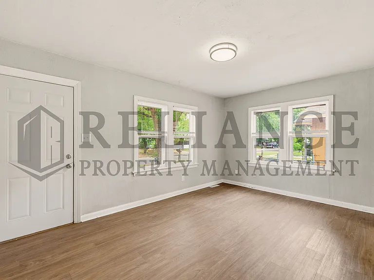 1836 S Gold St — Photo 16