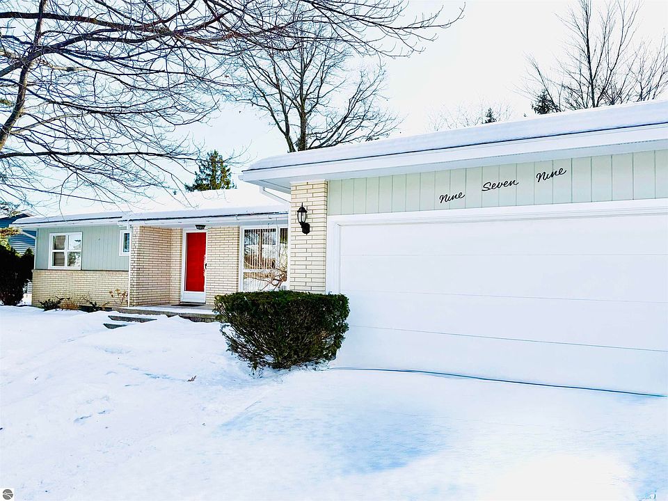 1st image of 979 S Forestlane Dr
