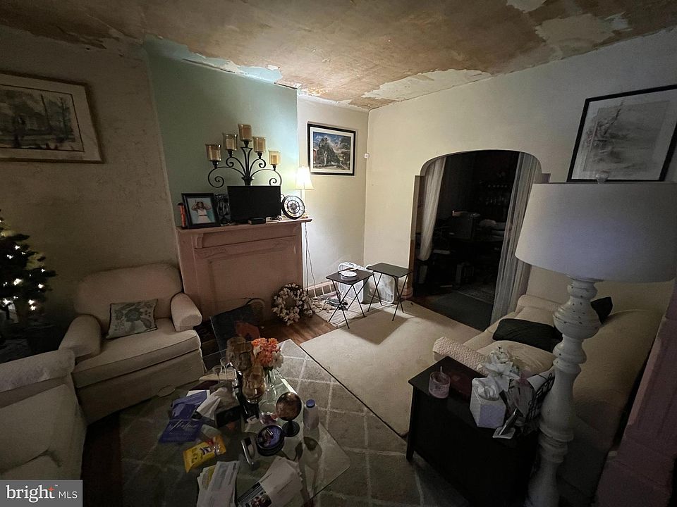 2nd image of 1954 N Patton St