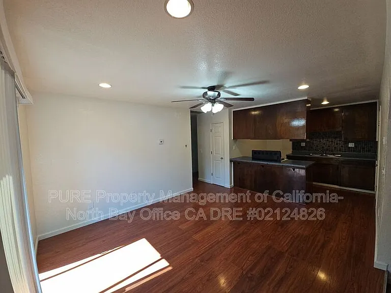 155 Oak Manor Ct #2 — Photo 5