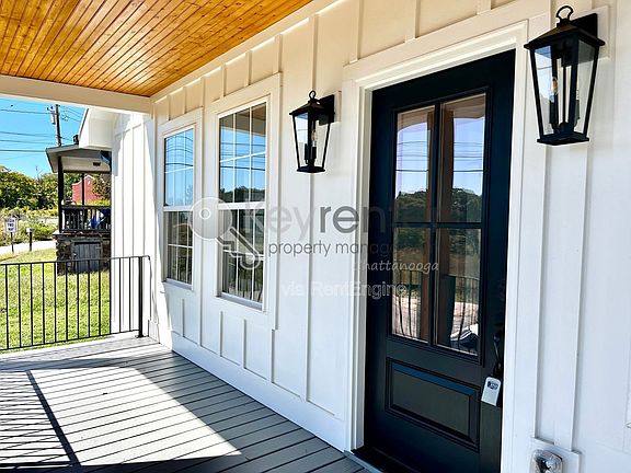 3rd image of 3765 Dixie Cir