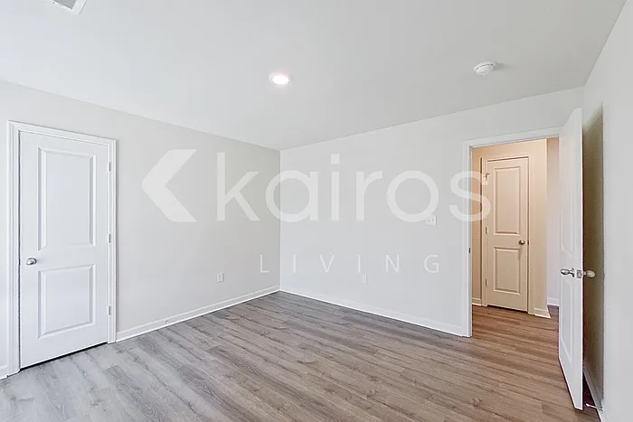 1103 Freedom Pkwy — Photo 14