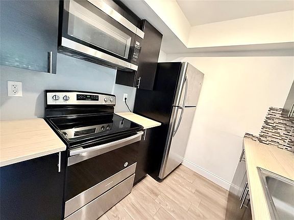 5th image of 5111 EAGLESMERE DRIVE #D10