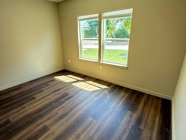 180 Hiatt St — Photo 11