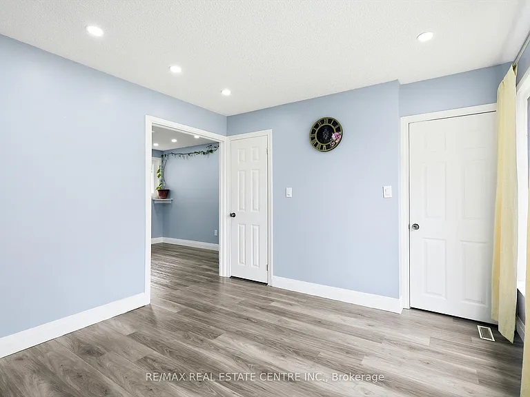 33 Garside Cres #MAIN — Photo 15
