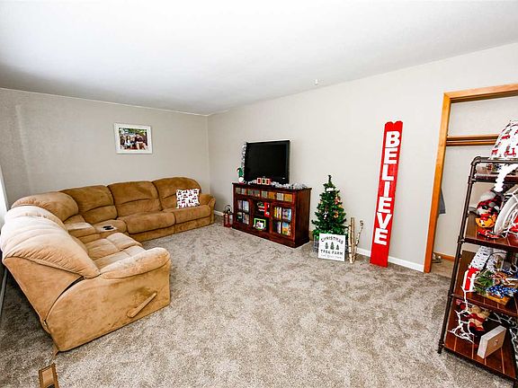 4th image of 1204 6th Ave NE