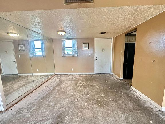 5th image of 705 Lori Drive #304