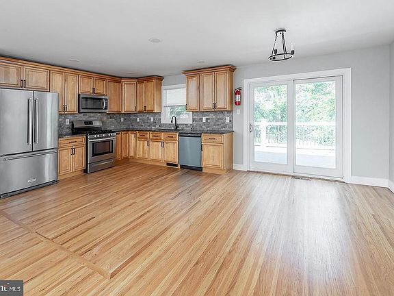 2nd image of 129 Vanderbilt Ave