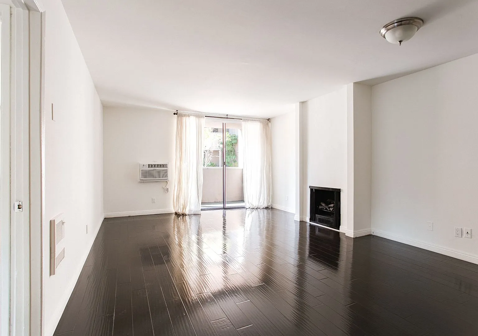 West Knoll Plaza Apartments — Photo 1