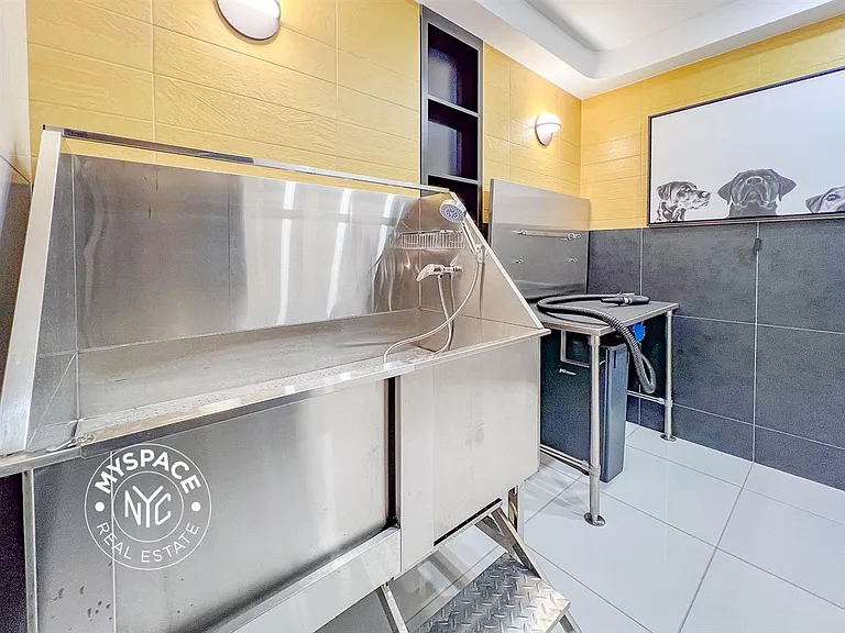 650 Madison St #4F — Photo 28