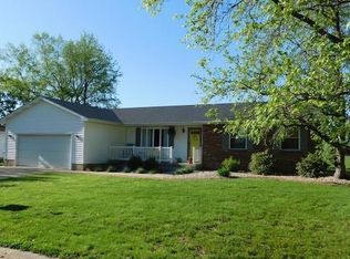 607 Prairie View Dr, Salem, IL 62881