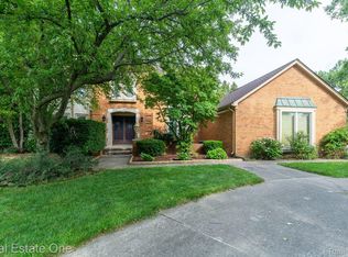 530 Timberline Dr, Rochester Hills, MI 48309