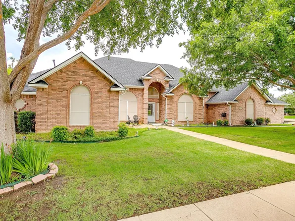 1200 Blackberry Ct, Crowley, TX 76036