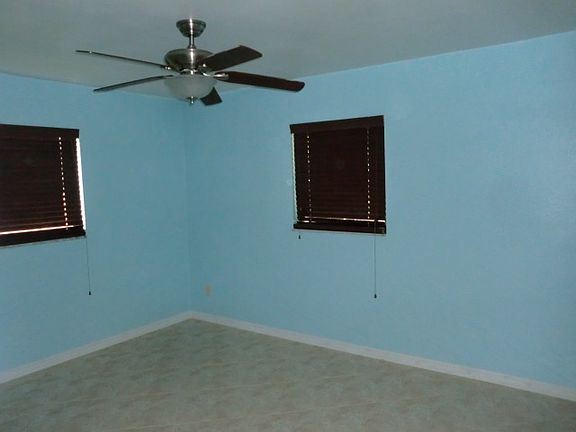 3rd image of 1827 Magnolia Dr
