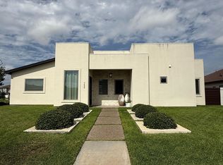 7402 Sylvia Plath Dr, Laredo, TX 78041