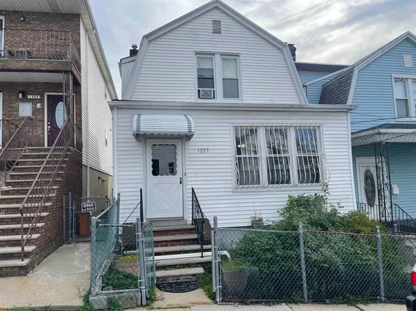 1225 80th St, North Bergen, NJ 07047