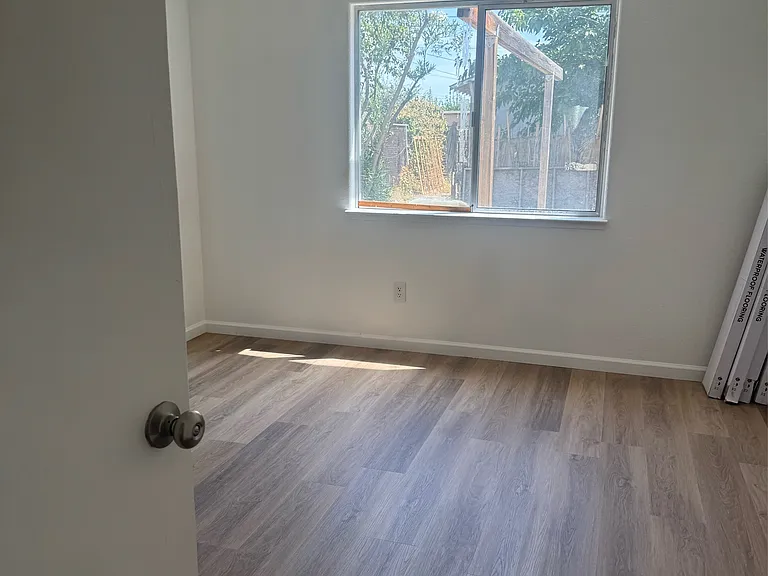 339 W Kern Ave — Photo 6