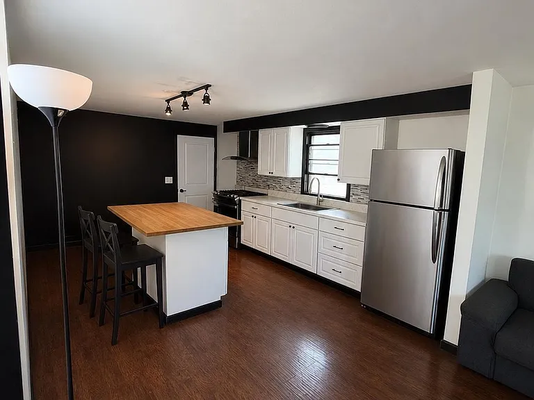 50 Wood St — Photo 3