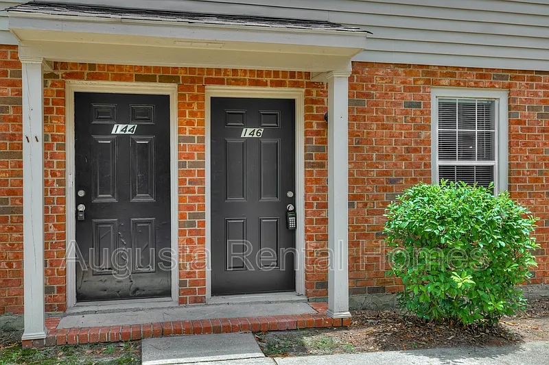 2 bed, 1.5 bath, 1005 sqft, $1,125 — Photo 4