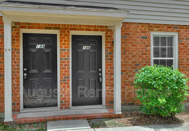 146 Chalet North Ct #146 — Photo 4