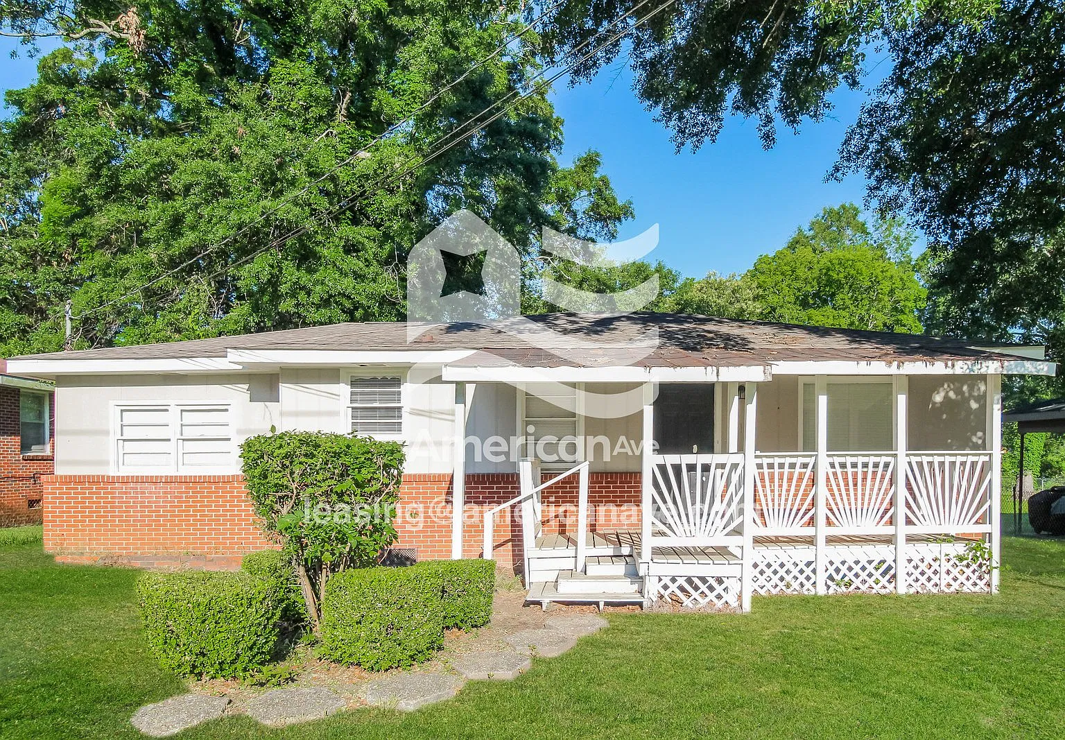 3 bed, 1.5 bath, 1376 sqft, $916 — Photo 1