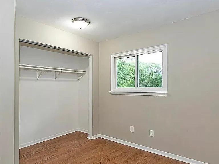 1732 Burcham Dr — Photo 9