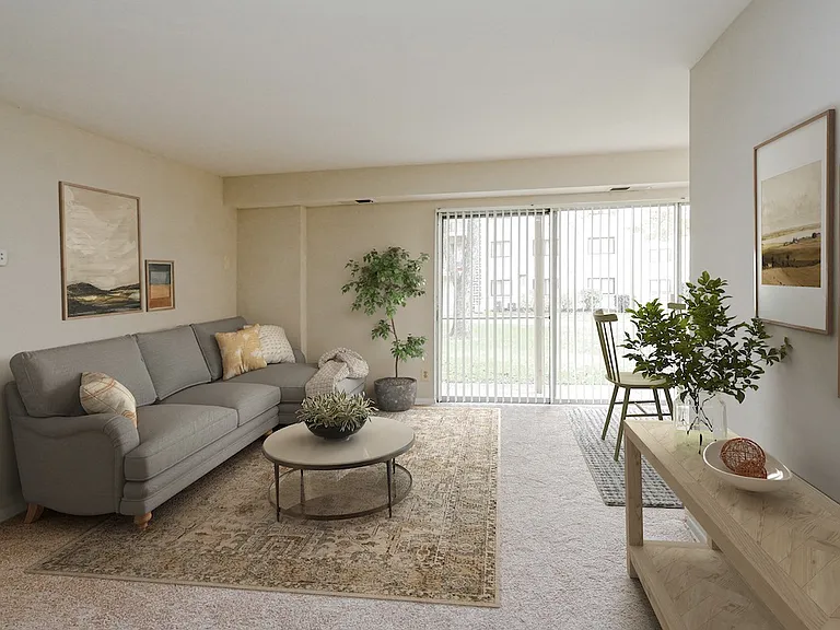 Laurel Park & Laurelton Court — Photo 5