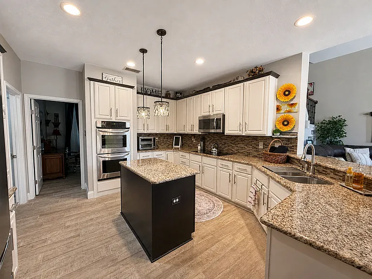 1740 Forest Glen Dr — Photo 11