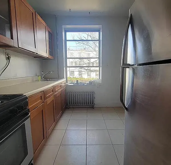 90 Clinton Ave #1R — Photo 4