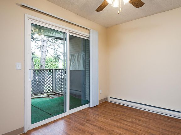 Woodiside Vista ; Dining Room