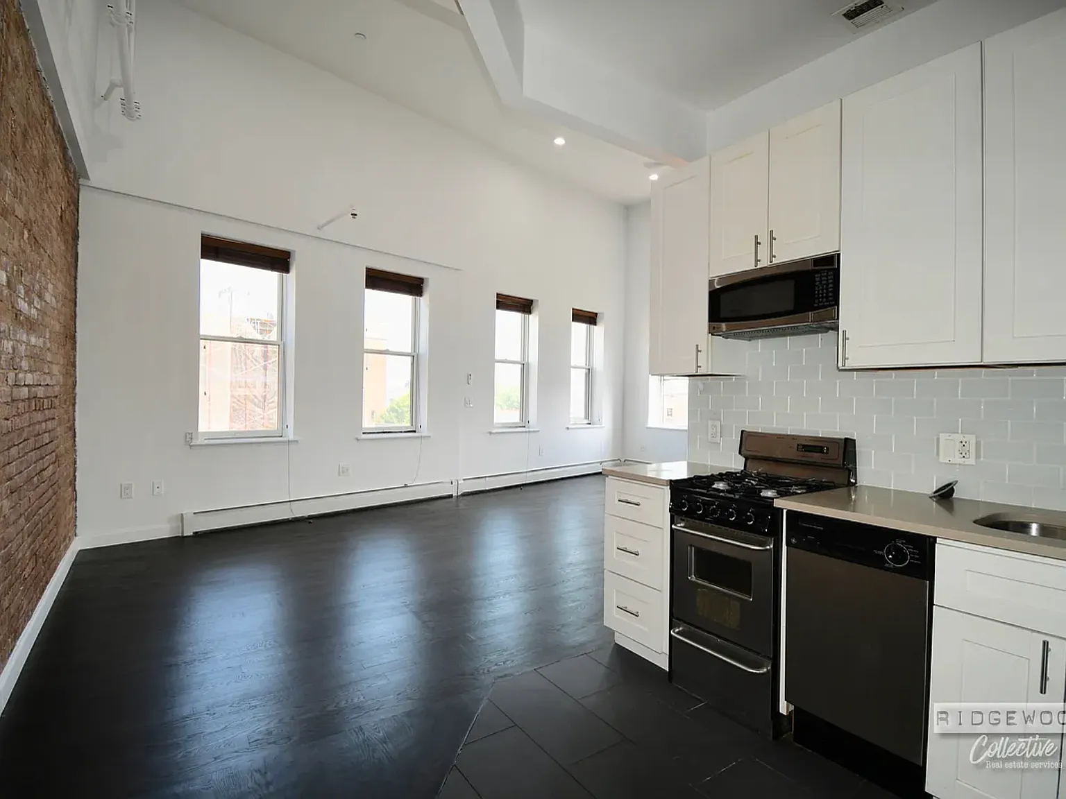 845 Manhattan Avenue — Photo 2