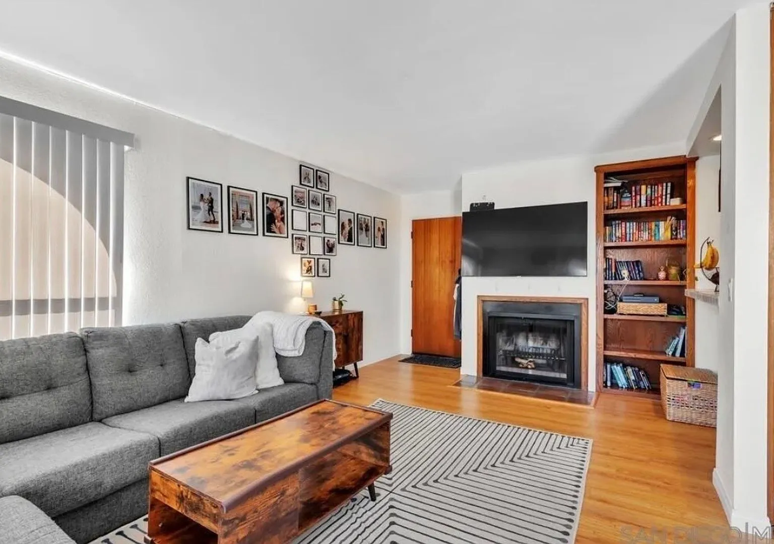 Bright Top-Floor 2BR/2BA Normal Heights Condo - In-Unit Laundry - 2 Parking Spaces — Photo 3